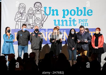 Valencia, Spagna. 20 Nov 2021. Lettura manifesta durante la dimostrazione di un finanziamento equo per la Comunità valenciana. Fino ad oggi, la Comunità valenciana continua ad essere la comunità autonoma finanziata più duramente in Spagna, con un reddito pro capite di dodici punti al di sotto della media; Ciò significa che il territorio valenciano riceve 215 euro in meno a persona rispetto alla media dello Stato spagnolo, e fino a 703 euro in meno rispetto alla comunità autonoma meglio finanziata. Credit: SOPA Images Limited/Alamy Live News Foto Stock