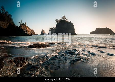 Isole rocciose di Secret Beach Foto Stock