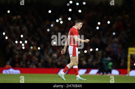 Cardiff, Regno Unito. 20 Nov 2021. Josh Adams del Galles guarda sopra. Rugby Autumn Nations Series Match, Wales contro Australia al Principato Stadium di Cardiff sabato 20 novembre 2021. pic di Andrew Orchard/Andrew Orchard SPORTS photography/ Alamy Live News Credit: Andrew Orchard SPORTS photography/Alamy Live News Foto Stock