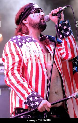 Hank von Helvete (Hans-Erik 'Hertis' Dyvik Husby) ex frontman Turbonegro / cantante Live in concerto, UK 2007 Foto Stock