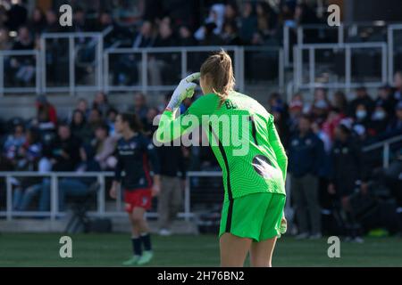 Louisville, Stati Uniti. 20 Nov 2021. Louisville, USA, November20th 20 Aubrey Bledsoe (1 Washington Spirit) durante la partita di calcio del campionato nazionale di calcio femminile tra lo Washington Spirit e le Chicago Red Stars al Lynn Family Stadium di Louisville, Stati Uniti. **NESSUN USO COMMERCIALE** Kat Farris/Sports Press Photo Credit: SPP Sport Press Photo. /Alamy Live News Foto Stock