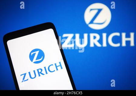 Ucraina. 20 Nov 2021. In questa foto, il logo Zurich Insurance Group Ltd è visualizzato sullo schermo di uno smartphone. Credit: SOPA Images Limited/Alamy Live News Foto Stock