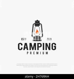 Camping logo con foresta vintage lantern.camping,vintage badge.Vector viaggio in montagna all'aperto Illustrazione Vettoriale