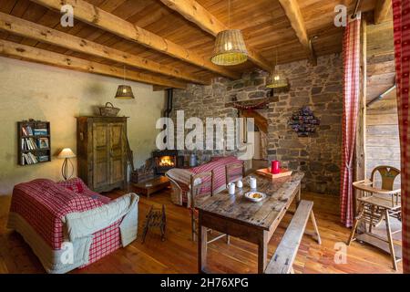 HAUTES-ALPES (05), ECRINS NATIONAL PARK, CHAMPSAUR VALLEY, SAINT-JEAN-SAINT-NICOLAS, IL ECRIN DELLE HAUTES ALPES, CHARMING COTTAGE ECOGITE, SANDRINE Foto Stock