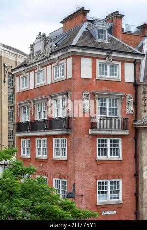 LONDRA, Regno Unito - 14 LUGLIO 2021: Denmark House, una parte del London Bridge Hospital a Tooley Street Foto Stock