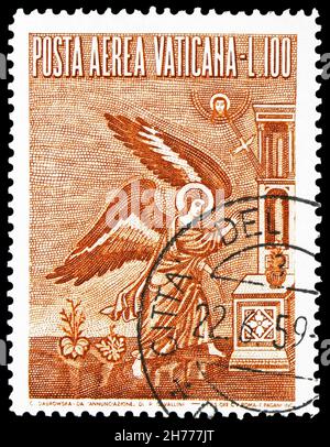 MOSCA, RUSSIA - 25 OTTOBRE 2021: Francobollo stampato in Vaticano mostra la proclamazione, serie, circa 1956 Foto Stock