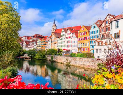 Tubingen, Germania. Colorata città vecchia sul fiume Neckar. Foto Stock