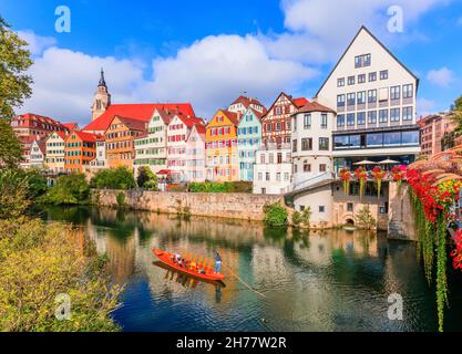 Tubingen, Germania. Colorata città vecchia sul fiume Neckar. Foto Stock