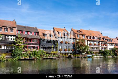 Le vecchie case di pescatori sul fiume Regnitz a Bamberg, Germania Foto Stock