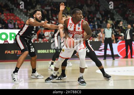 22 Jalen Jones OpenJobMetis Varese in occasione della partita LBA Italy Championship tra Openjobmetis Varese e Bertram Dutthona Tortona, a Varese, il 20 novembre 2021. Credit: Fabio Averna/Alamy Live News Foto Stock