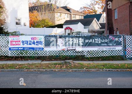 Segni in coreano e inglese per Ibrain, un prescolare per bambini piccoli, a Flushing, Queens, New York City Foto Stock