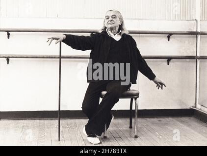 Ritratto del maestro Vincenzo Celli, insegnante, coreografo ed ex balletto star nel suo studio ed aula a Midtown Manhattan nel 1980. Foto Stock
