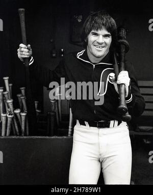 Una foto posata di PETE SI È ALZATA intorno al 1979 quando ha giocato per i Philadelphia Phillies. Preso al Dodger Stadium a Los Angeles, California Foto Stock