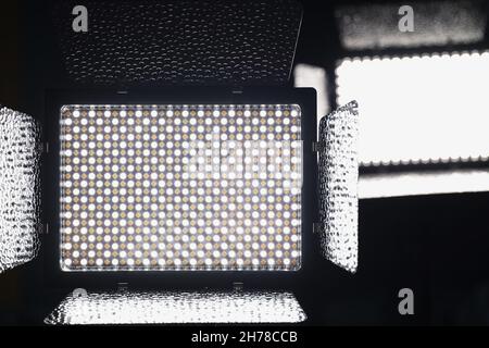 Illuminazione a LED, sorgente luminosa per lampade, primo piano del pannello a LED Foto Stock