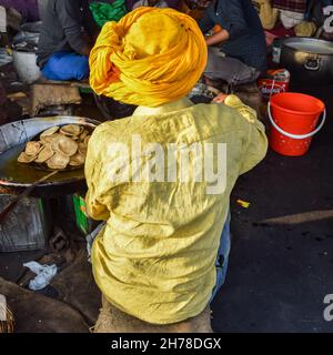 Gazipur, Delhi, India – Dicembre 25 2020 : gli agricoltori indiani sikh e indù del Punjab, Utttar Pradesh e Uttarakhand protestano al confine con Delhi-UP Foto Stock