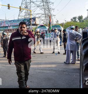 Gazipur, Delhi, India – Dicembre 25 2020 : gli agricoltori indiani sikh e indù del Punjab, Utttar Pradesh e Uttarakhand protestano al confine con Delhi-UP Foto Stock