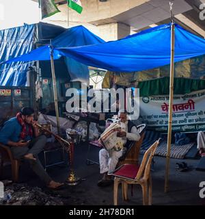 Gazipur, Delhi, India – Dicembre 25 2020 : gli agricoltori indiani sikh e indù del Punjab, Utttar Pradesh e Uttarakhand protestano al confine con Delhi-UP Foto Stock