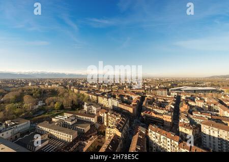 Veduta aerea dalla Mole Antonelliana della città di Torino con le Alpi italiane, Piemonte, Italia, Europa Foto Stock
