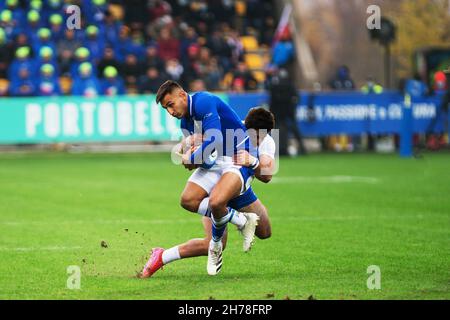 Pierre BRUNO (Italia) è placcato da Felipe ARCOS-PEREZ (Uruguay) durante il Test Match 2021 - Italia vs Uruguay , Autumn Nations Series rugby match a Parma, Italia, novembre 20 2021 Foto Stock