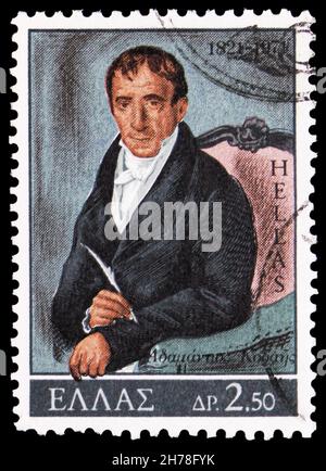 MOSCA, RUSSIA - 25 OTTOBRE 2021: Francobollo stampato in Grecia mostra 1821 Rivoluzione - Adamantios Korais, 150 ° anniversario di Indipendenza War ser Foto Stock