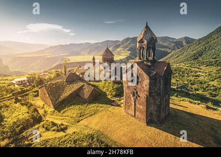 La pittoresca vista aerea del Monastero di Haghpat è una delle attrazioni più belle e famose dell'Armenia. Concetto di turismo e religione Foto Stock