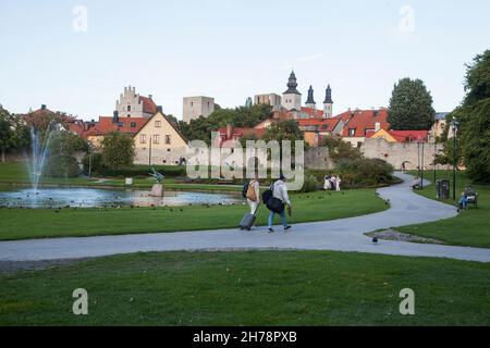 VISBY GOTLAND Almedalen luogo per i politici svedesi discorso estivo in idillio turistico durante la settimana dei politici Foto Stock