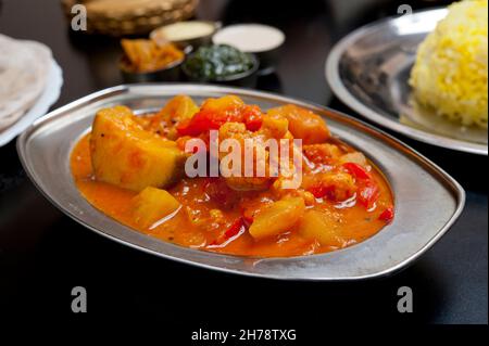 Cibo indiano etnico Dum Alo Gobi piatto vegetariano Foto Stock