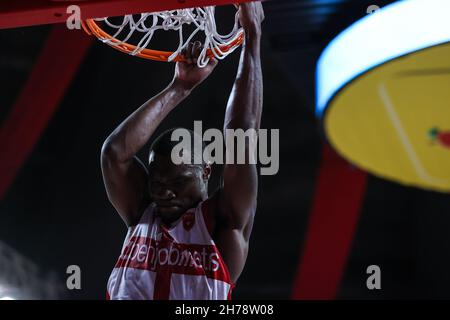 Jalen Jones #22 di Pallacanestro Varese OpenJobMetis in azione durante il basket italiano LBA Lega Basket Una gara di stagione regolare 2021/22 tra Op Foto Stock