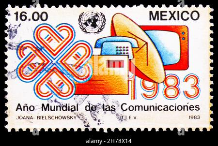 MOSCA, RUSSIA - 25 OTTOBRE 2021: Francobollo stampato in Messico mostra l'anno Mondiale delle Comunicazioni, circa 1983 Foto Stock