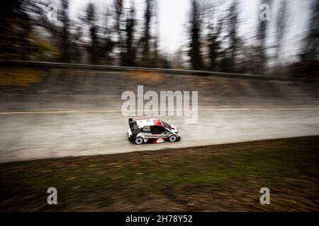 69 Rovanpera Kalle (fin), Halttunen Jonne (fin), Toyota Gazoo Racing WRT, Toyota Yaris WRC, in azione durante l'ACI Rally Monza, 12° round del FIA WRC 2021, FIA World Rally Championship, dal 18 al 21 novembre 2021 a Monza, Italia - Foto: Nikos Katikis/DPPI/LiveMedia Foto Stock