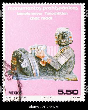 MOSCA, RUSSIA - 25 OTTOBRE 2021: Francobollo stampato in Messico mostra Chac-Mool, Prehispanic Monumenti 2a serie, circa 1980 Foto Stock