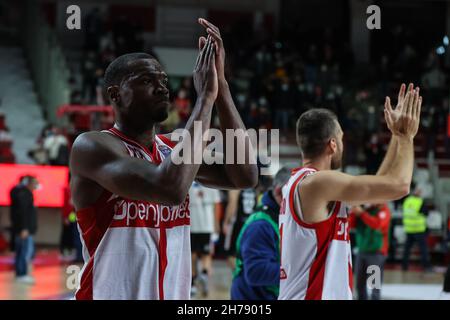 Jalen Jones #22 di Pallacanestro Varese OpenJobMetis celebra la vittoria al termine della partita durante il basket italiano LBA Lega Basket A 20 Foto Stock