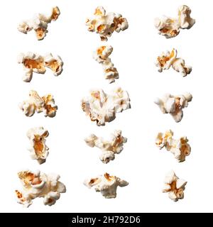 Mazzo di popcorn salati isolati su sfondo bianco Foto Stock