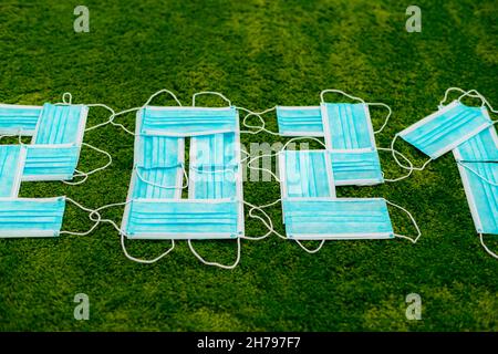 Numero 2021 composto da molte maschere Mediche Blu Foto Stock