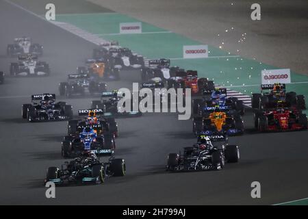 Inizio gara, 44 HAMILTON Lewis (gbr), Mercedes AMG F1 GP W12 e Performance, in azione durante il Gran Premio di Formula 1 Ooredoo Qatar 2021, 20° round del Campionato Mondiale di Formula 1 FIA 2021 dal 19 al 21 novembre 2021 sul circuito internazionale di Losail, a Lusail, Qatar - Foto: Florent Gooden/DPPI/LiveMedia Foto Stock