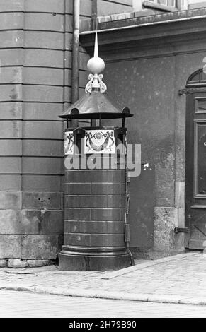 Antique Pissoir pubblico o un orinatoio in Gamla Stan Città Vecchia, Stoccolma, Svezia Foto Stock