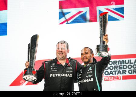 HAMILTON Lewis (gbr), Mercedes AMG F1 GP W12 e Performance, podio ritratto durante il Gran Premio di Formula 1 Ooredoo Qatar 2021, 20° round del Campionato del mondo di Formula 1 FIA 2021 dal 19 al 21 novembre 2021 sul circuito internazionale di Losail, a Lusail, Qatar - Foto: Florent Gooden/DPPI/LiveMedia Foto Stock