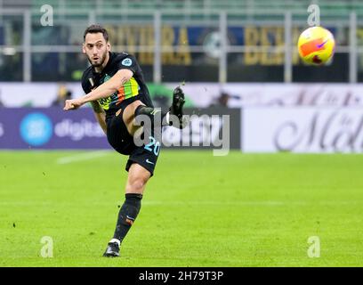 Milano, Italia. 21 Nov 2021. Milano, Italia - novembre 21 2021 - Inter-Napoli serie A - calhanoglu hakan f.c. credito internazionale: Christian Santi/Alamy Live News Foto Stock