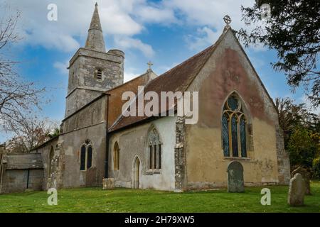 Tutti i Santi Chiesa anglicana Fittleton, Salisbury UK, costruita con aggiunte dal 13 ° al 16 ° secolo Foto Stock