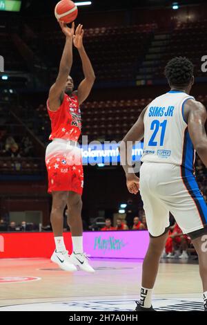 Milano, Italia. 21 Nov 2021. Paul Biligha (AX Armani Exchange Olimpia Milano) durante A|X Armani Exchange Milano vs Nutribullet Treviso Basket, Campionato Italiano di Basket A Serie a Milano, Italia, Novembre 21 2021 Credit: Independent Photo Agency/Alamy Live News Foto Stock