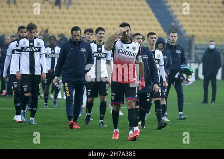 Parma, Italia. 21 Nov 2021. Gianluigi Buffon di Parma Calcio in azione durante la serie BKT 2020/21 tra Parma Calcio e Cosenza Calcio allo Stadio Tardini il 21 novembre 2021 a Parma Photo ReportterTorino Credit: Independent Photo Agency/Alamy Live News Foto Stock