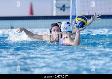 Roma, Italia. 21 Nov 2021. S. Avegno (SIS Roma) durante Lille UC vs SIS Roma, Waterpolo Eurolague Women match a Roma, Italia, Novembre 21 2021 Credit: Independent Photo Agency/Alamy Live News Foto Stock