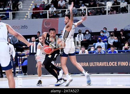 Trento, Italia. 21 Nov 2021. Jonathan Williams (Dolomiti energia Trentino) nel corso delle Dolomiti energia Trentino vs Fortitudo Kigili Bologna, Campionato Italiano di Basket a Serie a Trento, Italia, Novembre 21 2021 Credit: Agenzia indipendente per la fotografia/Alamy Live News Foto Stock