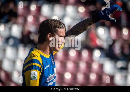 Reggio Calabria, Italia. 21 Nov 2021. CARNESECCHI Marco (Cremonese) ritratto durante Reggina 1914 vs US Cremonese, Campionato Italiano di Calcio Lega BKT a Reggio Calabria, Italia, Novembre 21 2021 Credit: Independent Photo Agency/Alamy Live News Foto Stock