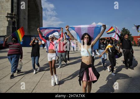 Non esclusiva: Un membro della comunità transgender partecipa a una manifestazione contro la transfobia e ha chiesto giustizia per il durin trans femicidi Foto Stock