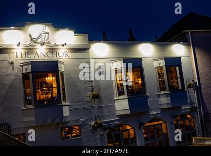 L'esterno dell'Anchor Pub sulla riva del fiume Cam nella città di Cambridge. Catturato prima sera, novembre 2021 Foto Stock