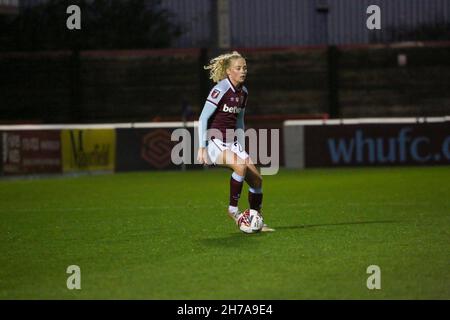 Londra, Regno Unito. 21 Nov 2021. Londra, Inghilterra, 21 novembre 2 Grace Fisk (22 West Ham) in azione durante la partita fa Womens Super League tra West Ham Utd e Tottenham Hotspur al Chigwell Construction Stadium di Londra, Inghilterra Credit: SPP Sport Press Photo. /Alamy Live News Foto Stock