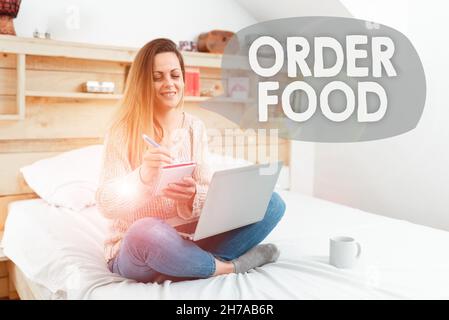 Cartello con la scritta Order Food. Business Concept il processo di richiesta di un cibo preferito in un ristorante Abstract ordinare cibo online, risolvere Foto Stock