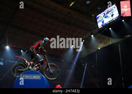 Barcellona, Spagna. 21 novembre 2021; Palau Sant Jordi, Barcellona, Spagna: FIM X-Trial World Championships; Miquel Gelabert (ESP, Gasgas) in azione durante il Barcelona solo Moto Trial indoor al Palau Sant Jordi Credit: Action Plus Sports Images/Alamy Live News Foto Stock