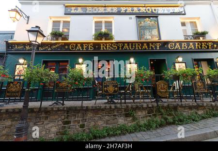 L'affascinante ristorante la Bonne Franquette sulla collina di Montmartre. Montmartre, con i tradizionali caffè francesi e le gallerie d'arte, è una delle più visitate Foto Stock